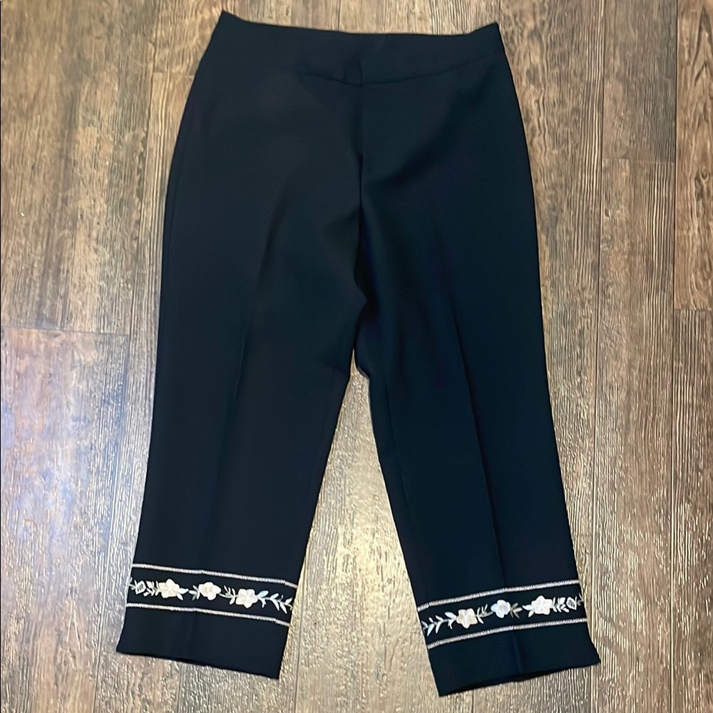 Briggs New York Black Capris with Tailored Elegance